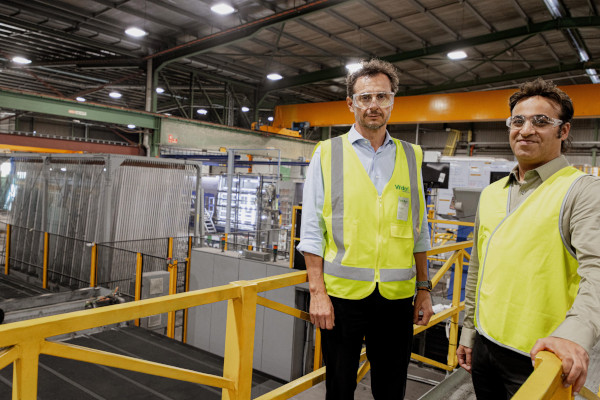 Dean Haritos, CEO of Viridian Glass (left), and Tarun Bhatia, National OPEX Manager (right) © LiSEC
